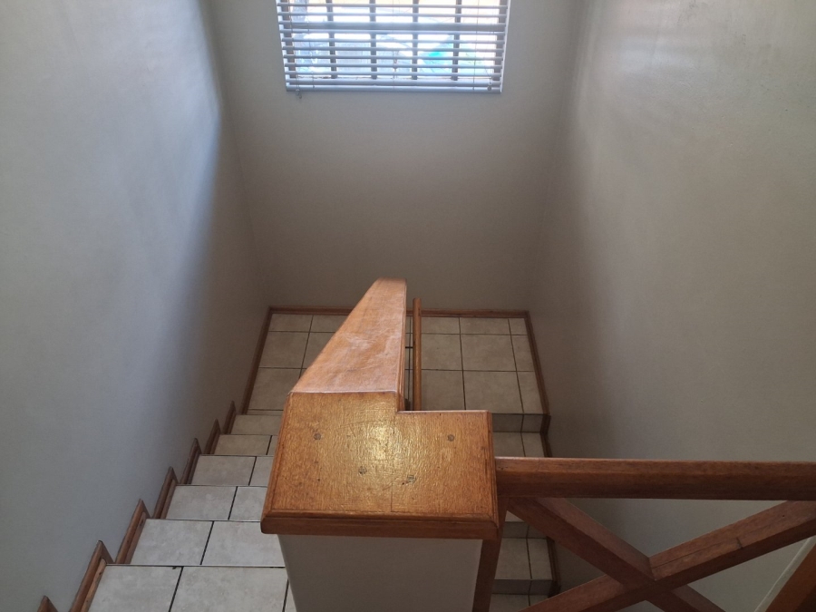 To Let 3 Bedroom Property for Rent in Pentagon Park Free State